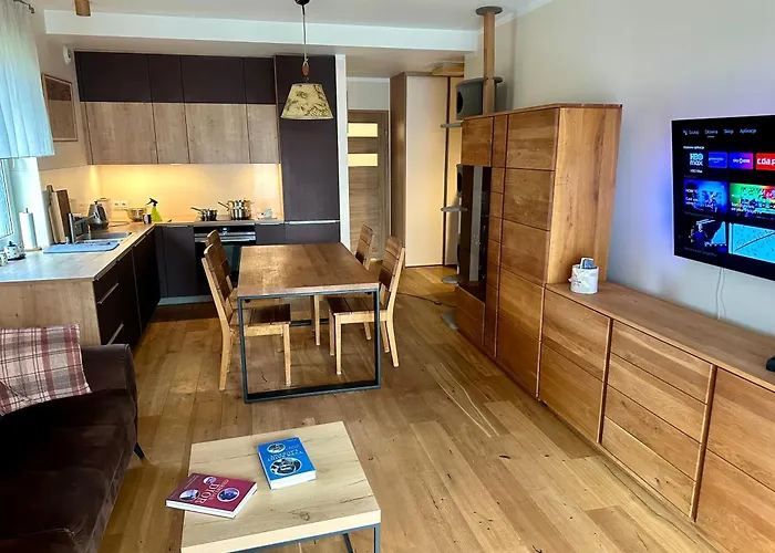 Apartament Dębowy Stół *